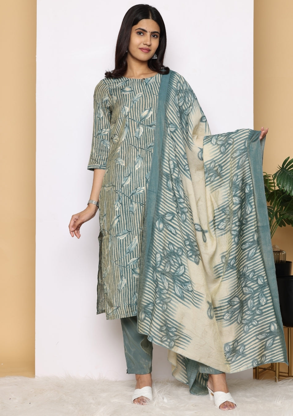 Emerald Leaf Ensemble Pant Set with Dupatta