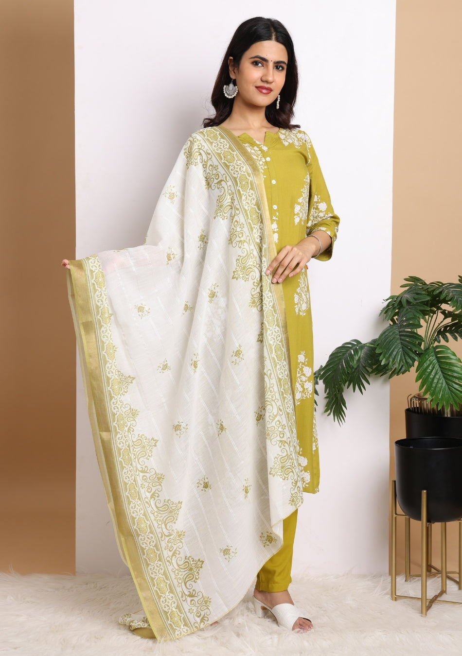 Sunlit Grove Pant Set with Dupatta
