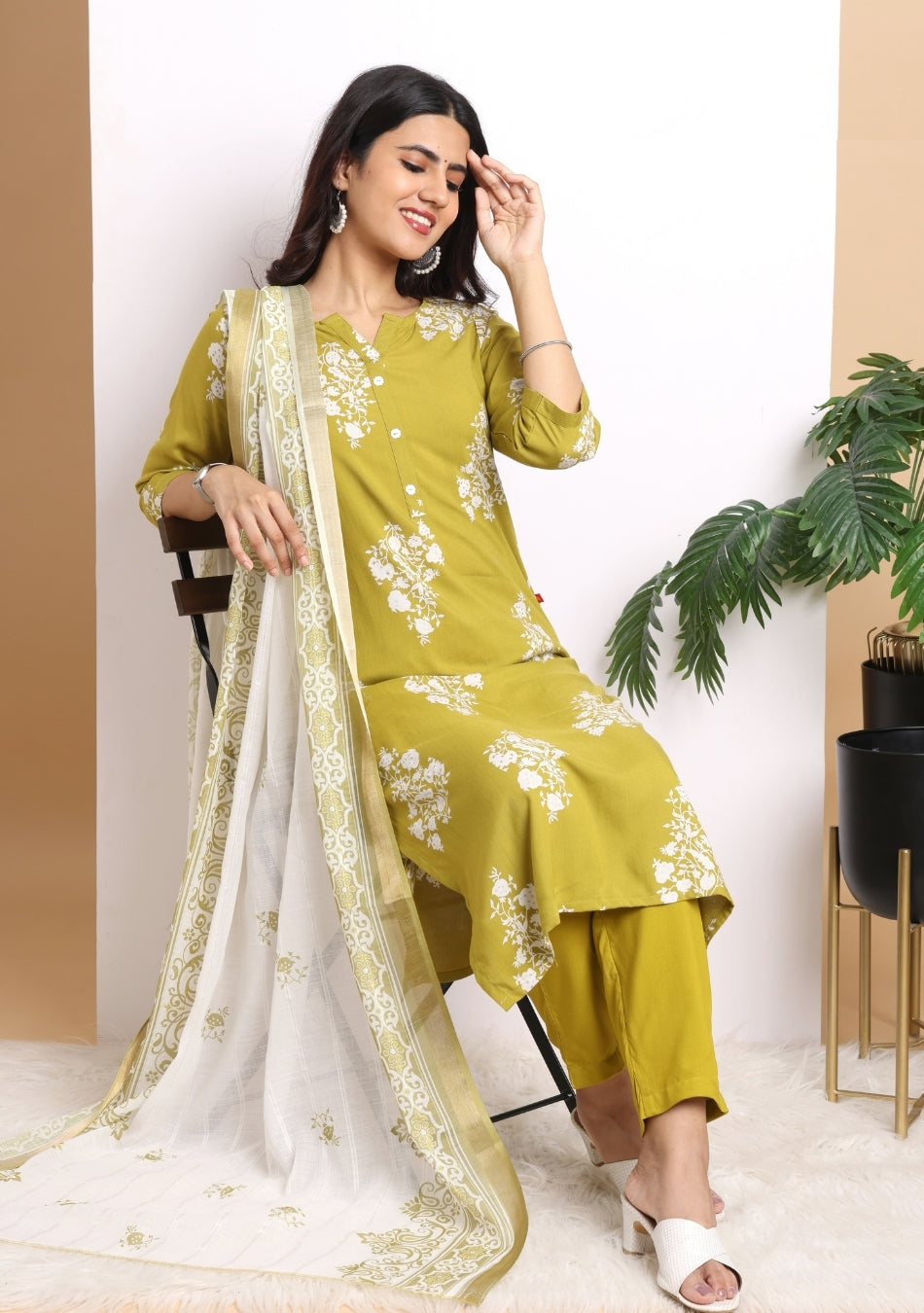 Sunlit Grove Pant Set with Dupatta